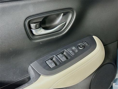 Certified 2025 Honda HR-V LX image 18