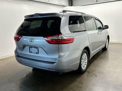 Used 2017 Toyota Sienna XLE Premium FWD image 36