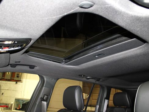 New 2025 Jeep Grand Cherokee Altitude image 24