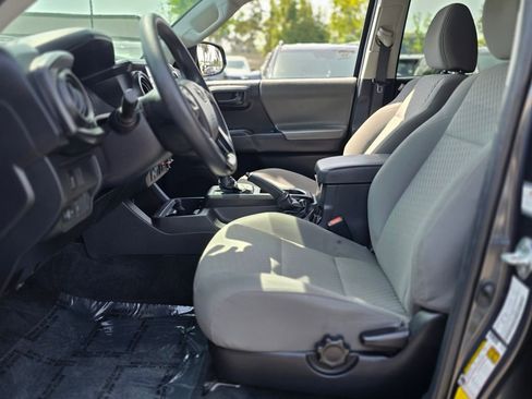 Used 2022 Toyota Tacoma SR AWD/4WD image 13
