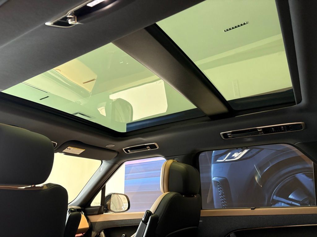 New 2025 Land Rover Range Rover Sport Dynamic SE AWD/4WD image 13