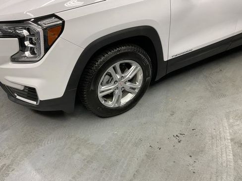 Used 2022 GMC Terrain SLE image 4
