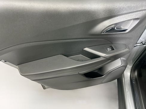 Used 2025 Chevrolet Trax LS image 25