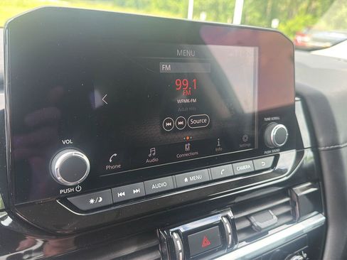 Used 2025 Nissan Pathfinder SV AWD/4WD image 26