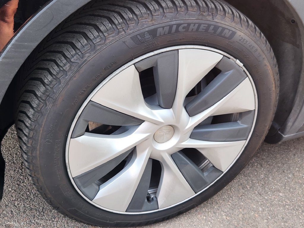 Used 2024 Tesla Model Y Long Range AWD/4WD image 6