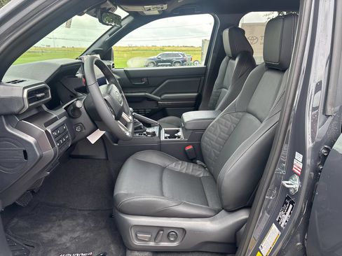 New 2026 Toyota 4Runner TRD Off-Road Premium AWD/4WD image 10