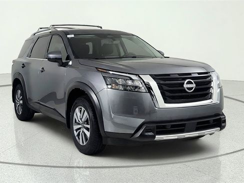 Used 2025 Nissan Pathfinder SL FWD image 1