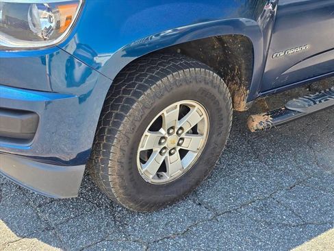Used 2019 Chevrolet Colorado W/T w/ WT Convenience Package RWD image 17