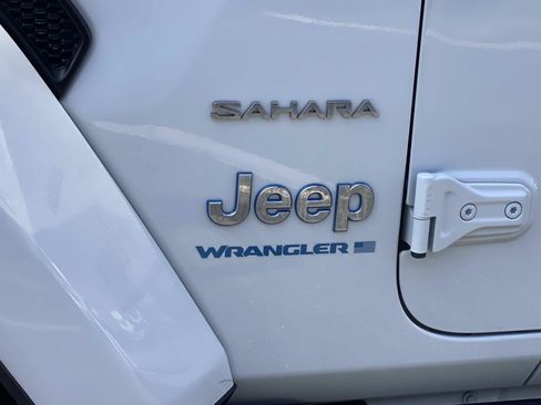 Used 2023 Jeep Wrangler Unlimited Sahara w/ Cold Weather Group AWD/4WD image 13