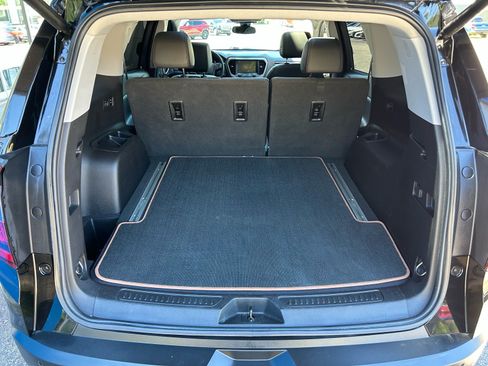 Used 2020 GMC Acadia AT4 w/ GMC Pro Grade Package AWD/4WD image 5