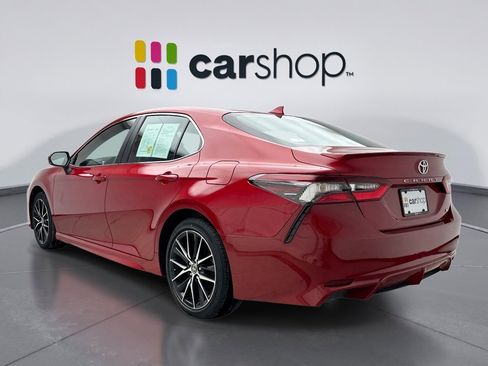 Used 2024 Toyota Camry SE image 3