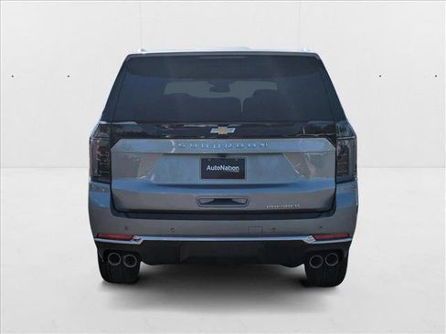 New 2025 Chevrolet Suburban Premier image 8