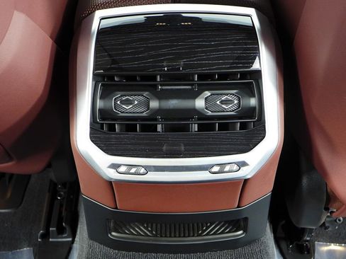 Used 2025 BMW 740i RWD image 23