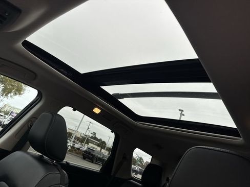 Used 2024 Nissan Pathfinder Platinum image 31