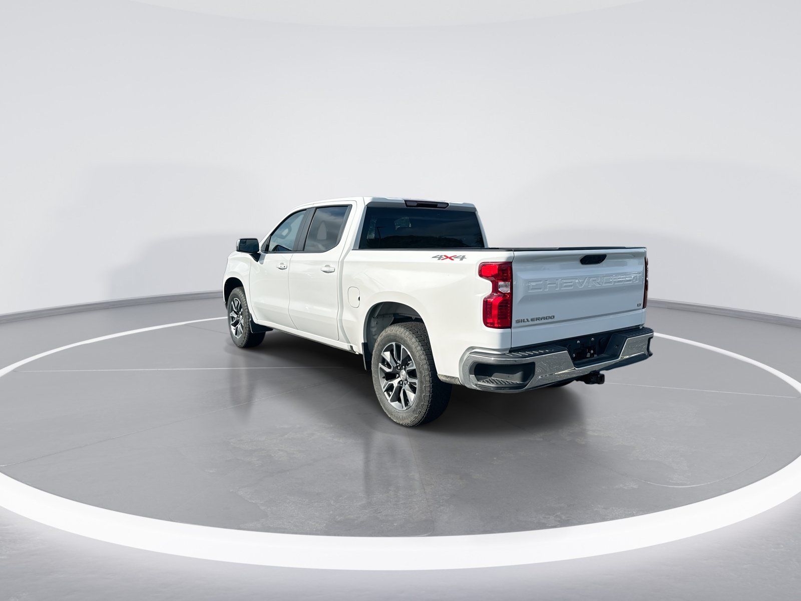 Used 2024 Chevrolet Silverado 1500 LT AWD/4WD image 7