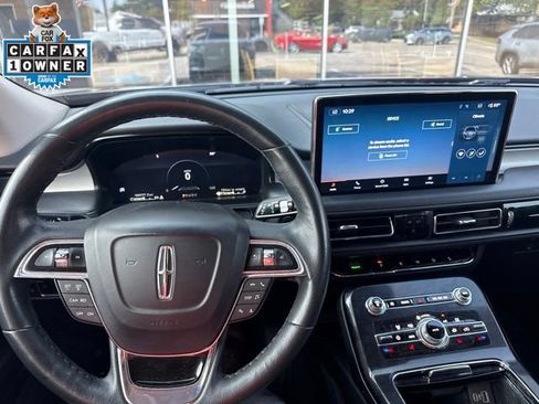 Used 2023 Lincoln Nautilus AWD image 12