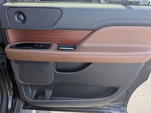Used 2022 Lincoln Navigator L Reserve w/ Monochromatic Package AWD/4WD image 29