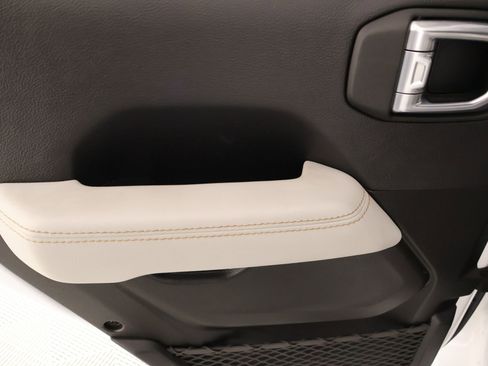 Used 2022 Jeep Gladiator Overland image 17