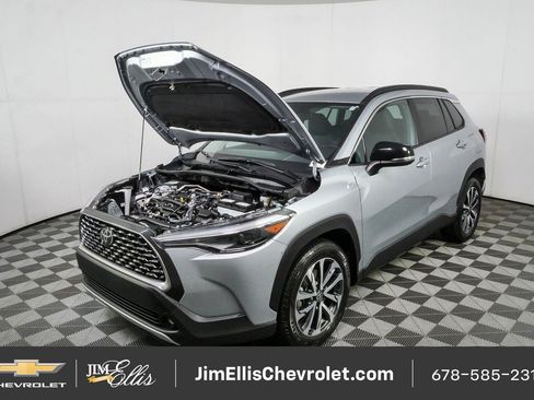 Used 2025 Toyota Corolla Cross XLE FWD image 30