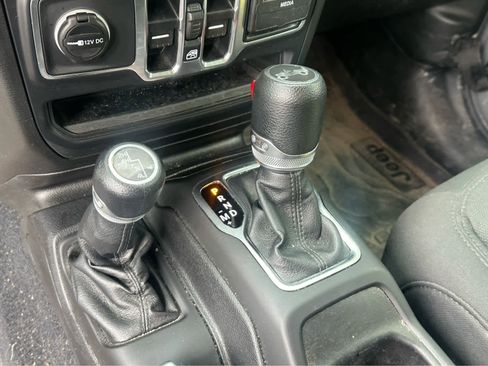 Used 2019 Jeep Wrangler Unlimited Sport S AWD/4WD image 14