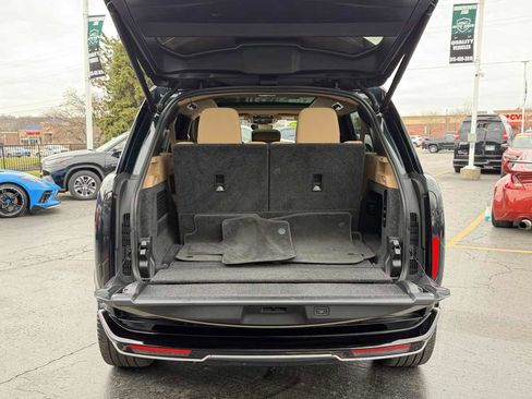 Used 2023 Land Rover Range Rover Long Wheelbase SE image 23