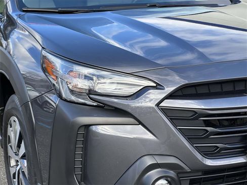 Used 2023 Subaru Outback Premium image 9