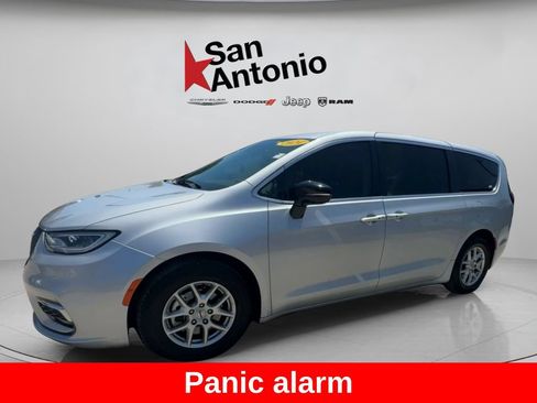 Certified 2024 Chrysler Pacifica Touring-L FWD image 7