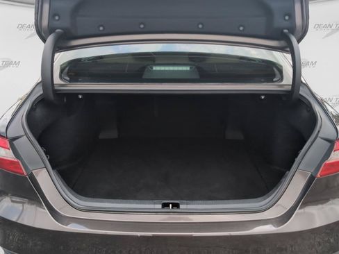 Used 2019 Toyota Camry LE w/ Convenience Package FWD image 9