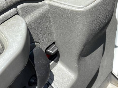 Used 2017 Chevrolet Express 2500 RWD image 25