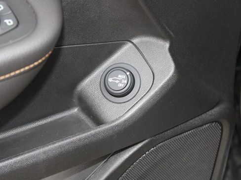 Used 2021 GMC Terrain SLT w/ Elevation Edition image 22