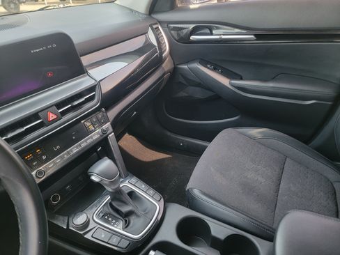 Used 2024 Kia Seltos S AWD/4WD image 27