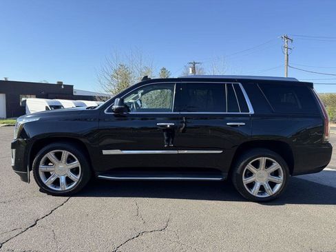 Used 2017 Cadillac Escalade Luxury image 4