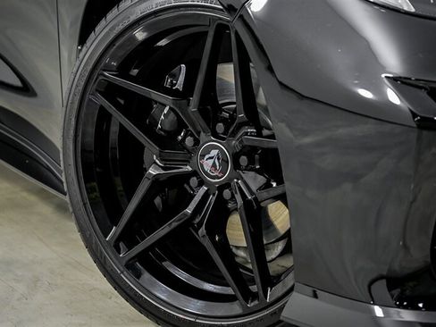 Used 2022 Chevrolet Corvette Stingray Coupe w/ 1LT RWD image 3