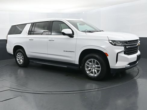 Used 2024 Chevrolet Suburban LT image 7