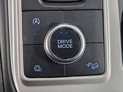 Used 2023 Ford Explorer XLT AWD/4WD image 21