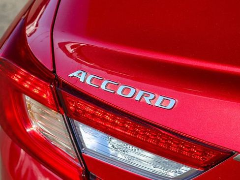 Used 2019 Honda Accord Touring image 11