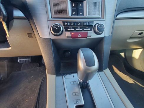 Used 2011 Subaru Outback 2.5i Premium image 9