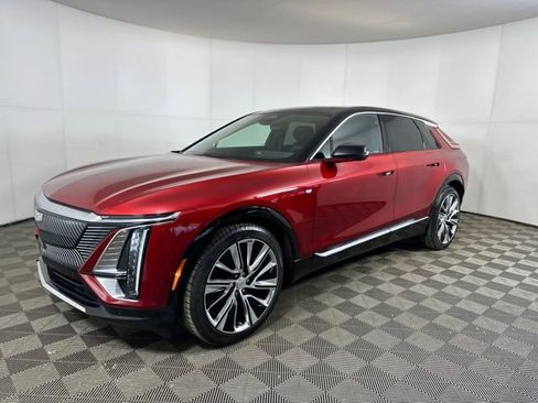 Used 2024 Cadillac Lyriq Luxury image 7