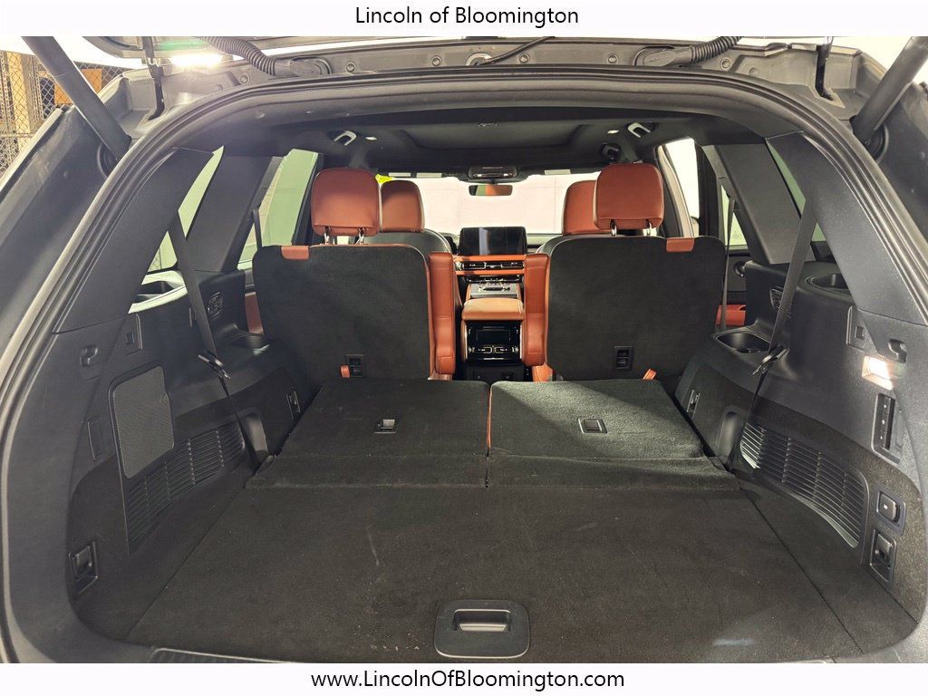 Certified 2025 Lincoln Aviator Reserve w/ Jet Appearance Package AWD/4WD image 17