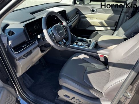 New 2026 Kia Carnival EX image 9