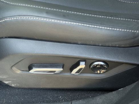 Used 2025 Acura RDX SH-AWD image 23