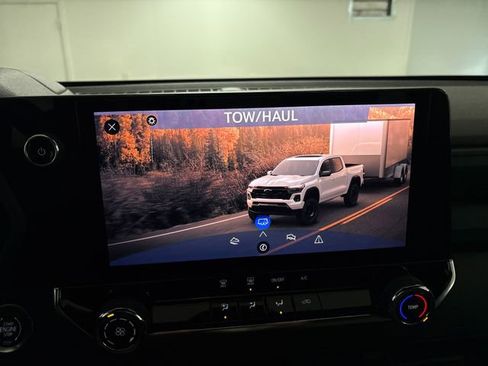 Used 2023 Chevrolet Colorado Trail Boss w/ Technology Package image 45