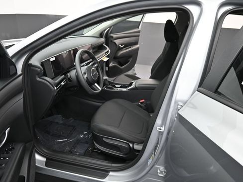 Certified 2026 Hyundai Tucson SE FWD image 12