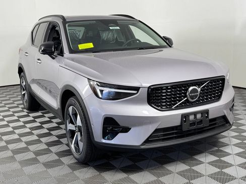 New 2026 Volvo XC40 B5 Plus w/ Protection Package Premier AWD/4WD image 3