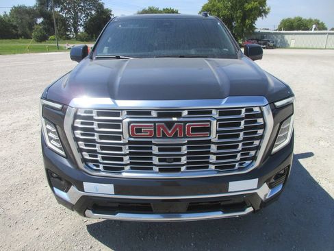 New 2026 GMC Yukon Denali w/ Denali Reserve Package AWD/4WD image 10