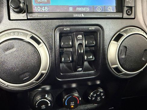 Used 2014 Jeep Wrangler Unlimited Rubicon image 13