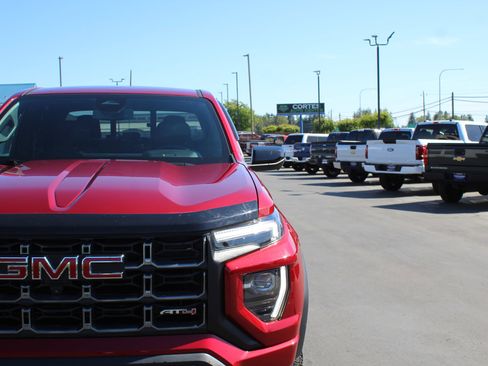 Used 2023 GMC Canyon AT4 w/ Technology Package AWD/4WD image 11