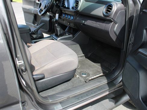 Used 2019 Toyota Tacoma TRD Sport AWD/4WD image 42