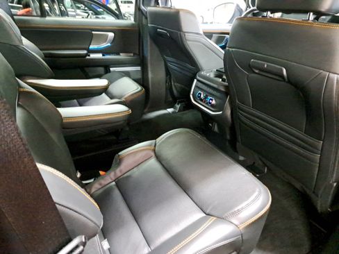 Used 2025 Ford Expedition Tremor AWD/4WD image 11
