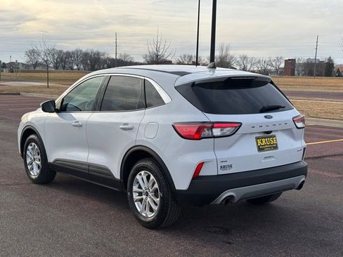 Used 2020 Ford Escape SE image 23